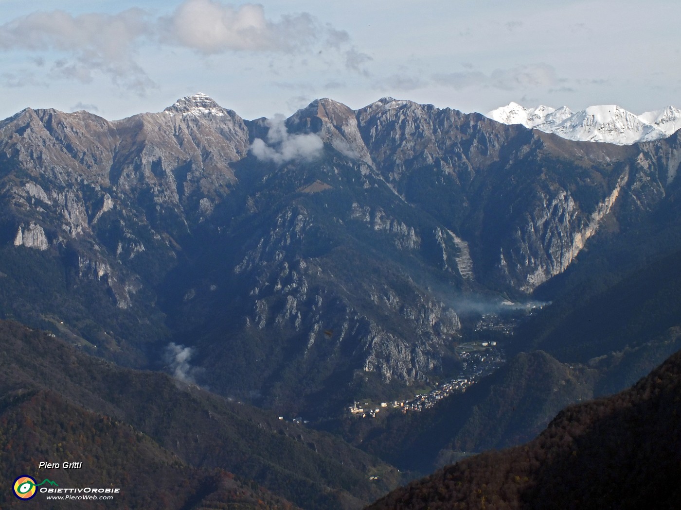 33 Zoom verso Piazzatorre, Monte Secco e Pegherolo.JPG